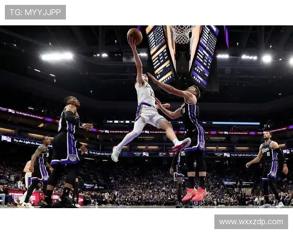 八村塁强硬暴扣顶翻防守完美接力里夫斯传球篮下得分